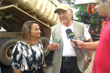 Prefeita Lurdinha e governador visitam obras asfálticas 