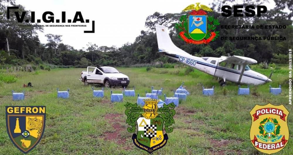 FLAGRANTE: Polícia prende traficantes e apreende quase meia tonelada de cocaína em avião