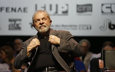 Lula aproveita crise no governo e no PMDB e se aproxima de Renan