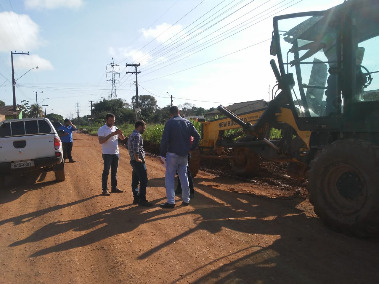 PROVIDÊNCIA: Márcio Pacele acompanha limpeza e obra no bairro Teixeirão