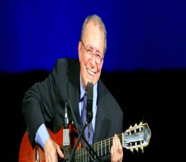 JOÃO GILBERTO: Filha consegue na Justiça a interdição do cantor e compositor 