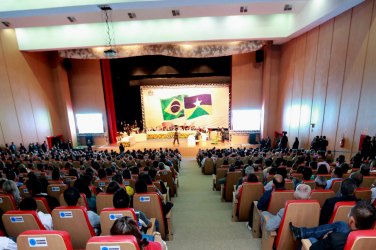 Deputados tomam posse no domingo e elegem mesa diretora