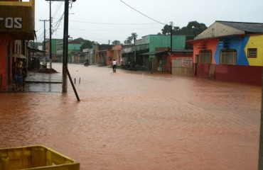 TEMPORAL – Forte chuva em Porto Velho deixa residências e avenidas tomadas pela água – Vídeo e Fotos 