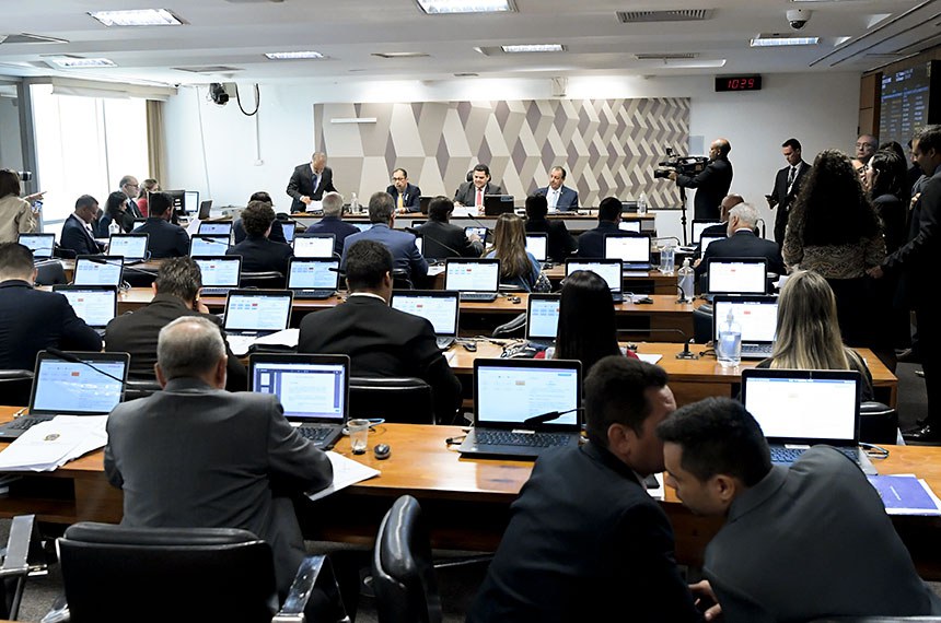 CCJ DO SENADO: Aprovado o fim de fiança para crimes relacionados à pedofilia