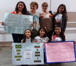 Treinadoras de ginástica rítmica da Bulgária ministram intercâmbio 