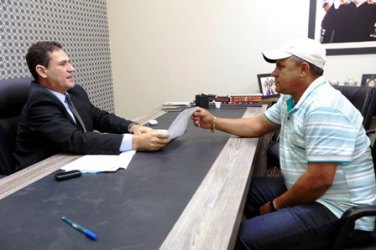 Maurão anuncia início de obras para município 