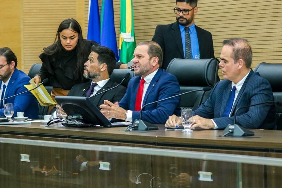 MEDIDA: Deputados aprovam projeto que reduz 182 cargos comissionados na Alero