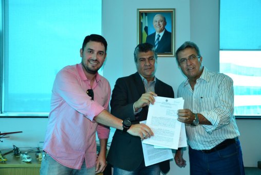 Prefeitura firma convênio com DER para recuperação asfáltica