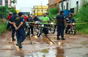 Mototaxistas de Guajará-Mirim e Nova-Mamoré fazem manifestação reivindicando mais segurança na fronteira.