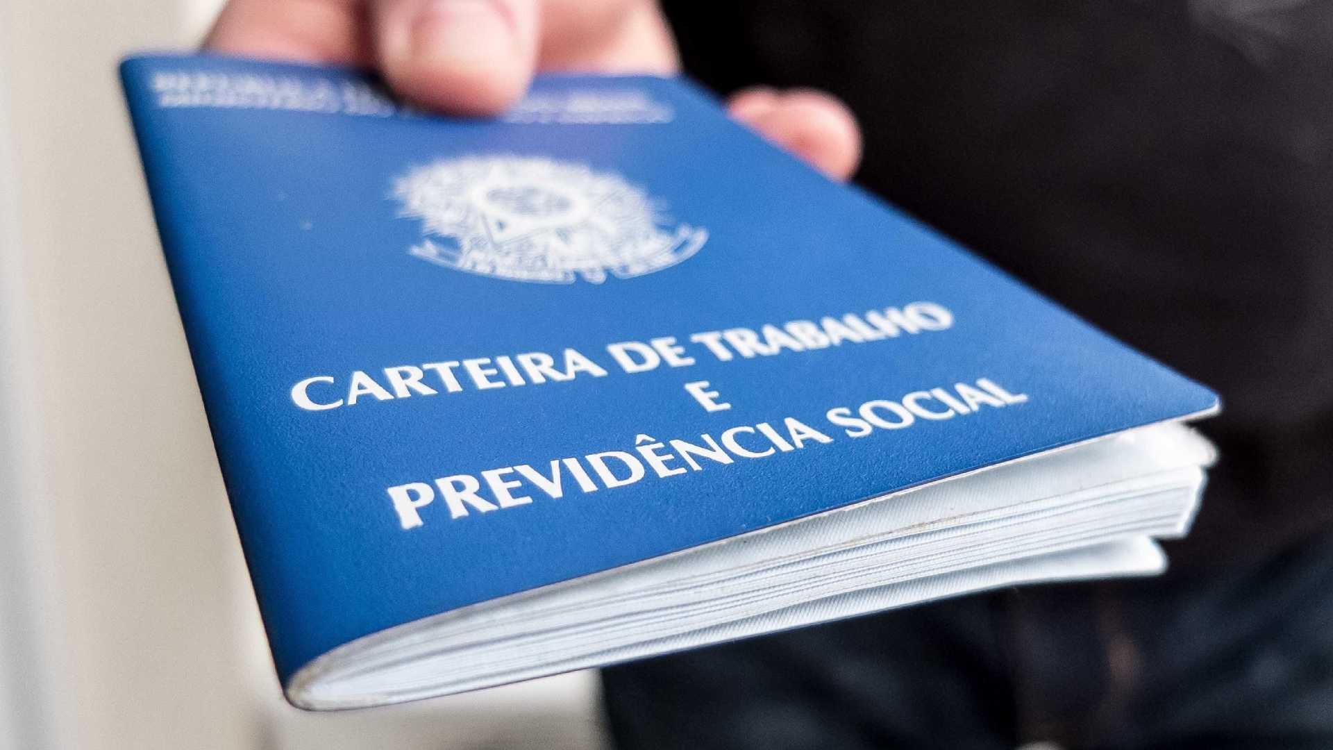 PREVIDÊNCIA: Presidente e 141 ex-deputados já podem se aposentar com até R$ 33,7 mil