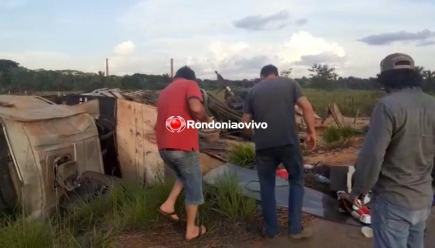 DESGOVERNADA: Carreta tomba na Estrada da Penal após motorista perder controle da direção - VÍDEO