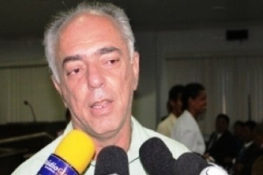 Mauro Nazif derruba lei do nepotismo e vai à justiça contra outras leis aprovadas pela Câmara