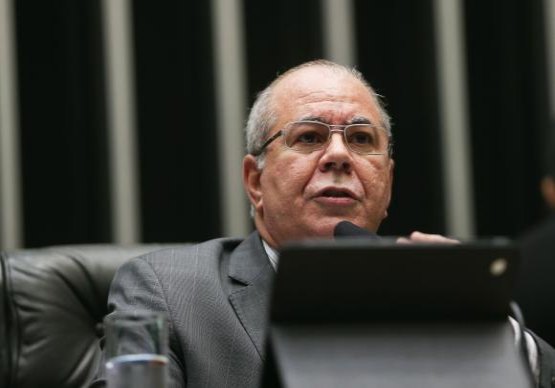 Parecer que pede cassação do mandato de Cunha é lido no plenário da Câmara