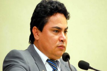 Ex-deputado petista é acusado de usar ‘jeitinho brasileiro’ para não ter carro apreendido pela PM