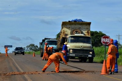 DER/RO tapa com barro buracos de rodovia estadual 