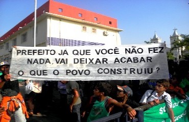 Famílias do distrito de Rio Pardo protestam em frente a prefeitura de Porto Velho e pedem melhorias - FOTOS