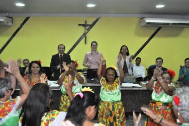 Ana Maria Negreiros homenageia idosos na Câmara
