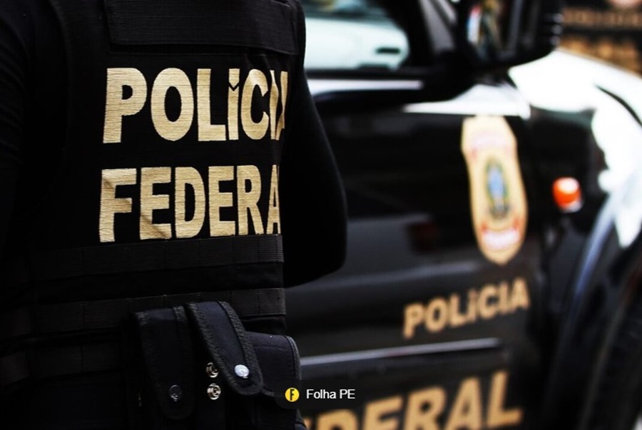 VEÍCULOS: Operação da PF prende policiais e procura delegado que comandava quadrilha