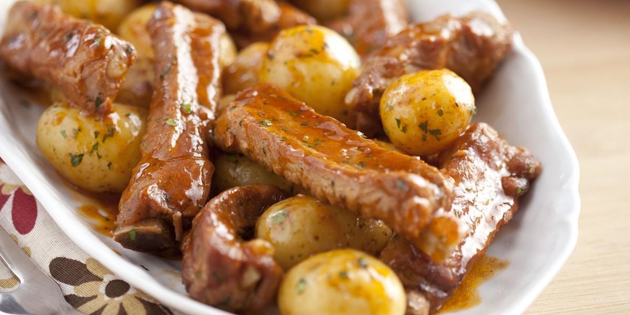 ALMOÇO: Receita de costelinha de porco com batatas