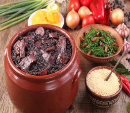 Feijoada será revertida em cestas básicas para carentes e chuteiras para crianças