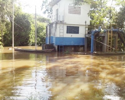 ENCHENTE - Rio transborda e prejudica abastecimento de água 