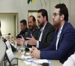 Jean Oliveira preside homenagem ao time de vôlei do Ferroviário