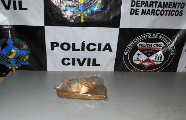 Ex-polícia militar é preso pelo DENARC abastecendo boca de fumo na zona Leste