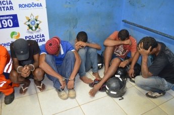 JARU -  Polícia prende quadrilha com armas, drogas e produtos roubados