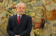 Lula é 1º ex-presidente levado pela PF no período democrático