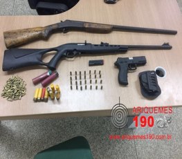 Espingarda, rifle, pistola e mais de 100 munições foram apreendidas na BR-421