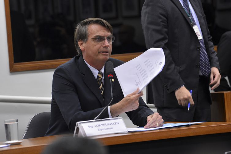 CRIME: MPF multa Bolsonaro em R$ 300 mil por preconceito contra quilombolas