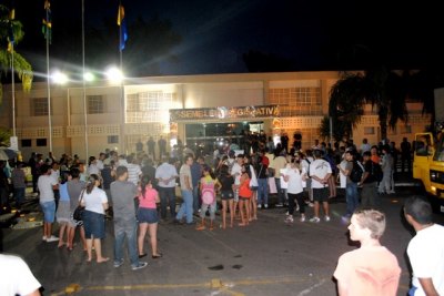 VEM PRA RUA PVH – Movimento pacifista faz caminhada e lava a frente da Assembleia Legislativa de Rondônia - VÍDEO
