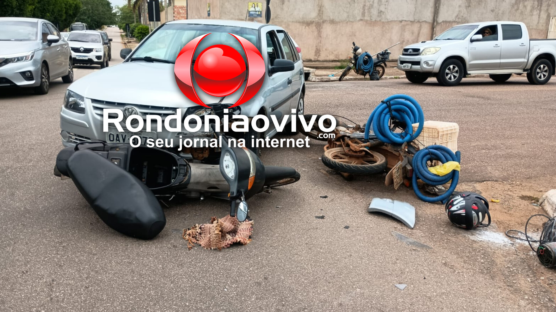 VÍDEO: Acidente entre carro e duas motos deixa feridos na Pinheiro Machado