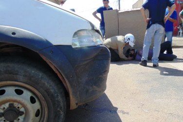 MAIS UM - Homem avança preferencial e atropela motociclista