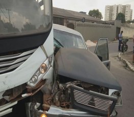 MENOR NA DIREÇÃO: Grave colisão entre caminhonete e ônibus na capital