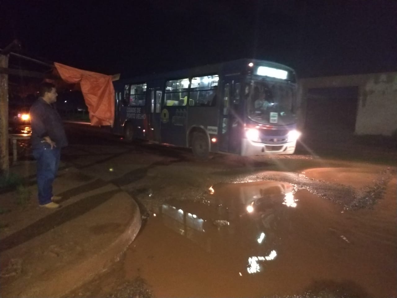 EMERGÊNCIAS: Vereador Pastor Sandro solicita reparo no Cristal da Calama