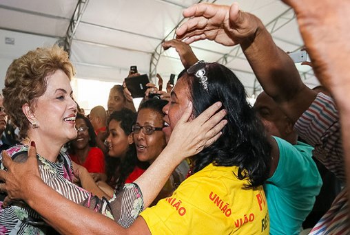 Dilma inicia semana decisiva com ameaça de PP debandar