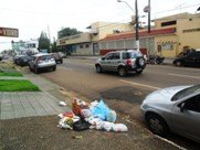 CENA DA CIDADE – Líder comunitário denuncia abandono de lixo em calçadas no centro da Capital