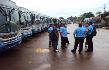 Protesto contra o aumento da passagem impede saída de ônibus no terminal do Ulisses Guimarães - Fotos