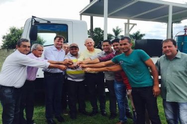 Acir entrega equipamentos agrícolas