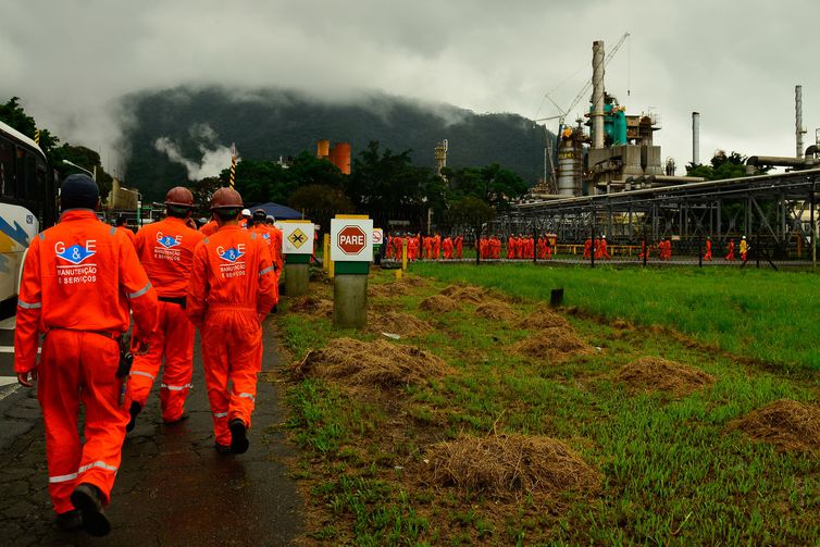 BAIXA: Petrobras reduz novamente preço da gasolina em 1,38% nas refinarias