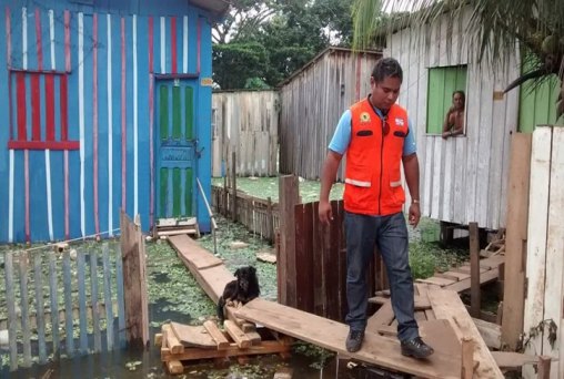 ENCHENTE - Nível do rio sobe e inunda cinco bairros