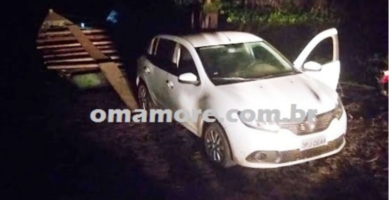 VINHA DE MG: Bandidos abandonam carro após troca de tiros com a polícia na fronteira da Bolívia