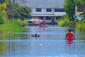 GUAJARÁ-MIRIM – Com a água batendo na bunda – Por Ariel Argobe