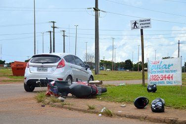 Mãe e filha ficam feridas em acidente de trânsito