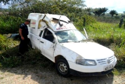 VILHENA – Ambulância capota e paciente morre 