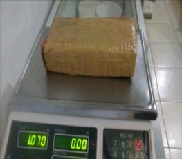 PM prende suspeito de tráfico com mais de 01 kg de droga