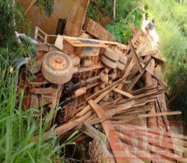 Após 49 dias, ponte que quebrou com caminhão e trator continua do mesmo jeito em Colorado