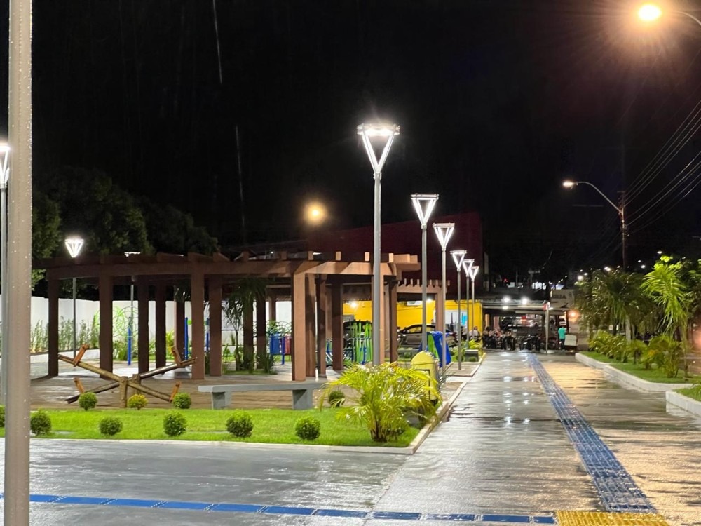 EM JARU: Prefeitura reinaugura Praça da Dom Pedro I com novo paisagismo