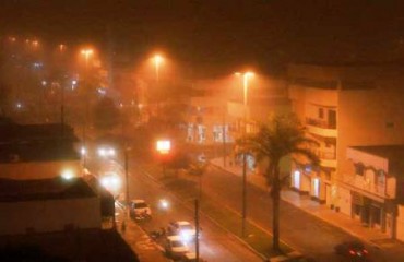 VILHENA - Neblina densa muda paisagem na noite desta última segunda